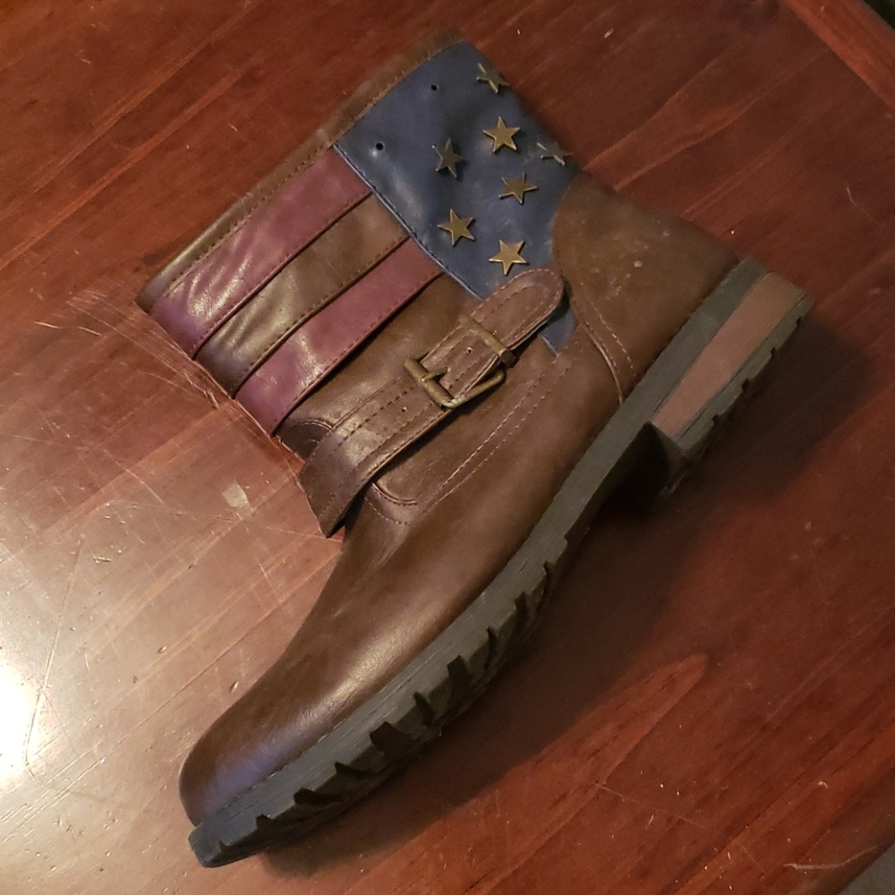 Boots - Picture 2 of 4